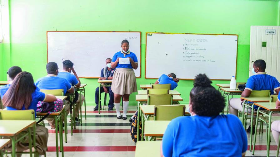 Monitores que demandan nombramientos llevan al Minerd al TSA Monitores que demandan nombramientos llevan al Minerd al TSA