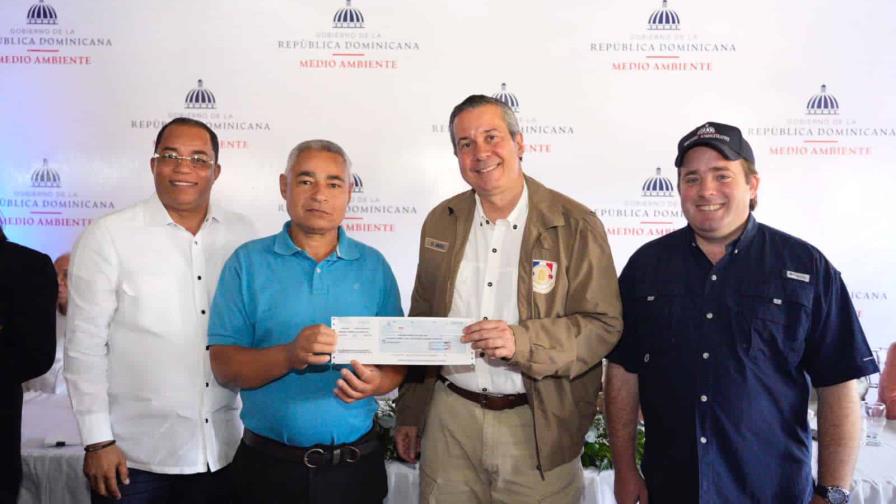 Medio Ambiente comienzan a pagar a agricultores desalojados de Valle Nuevo