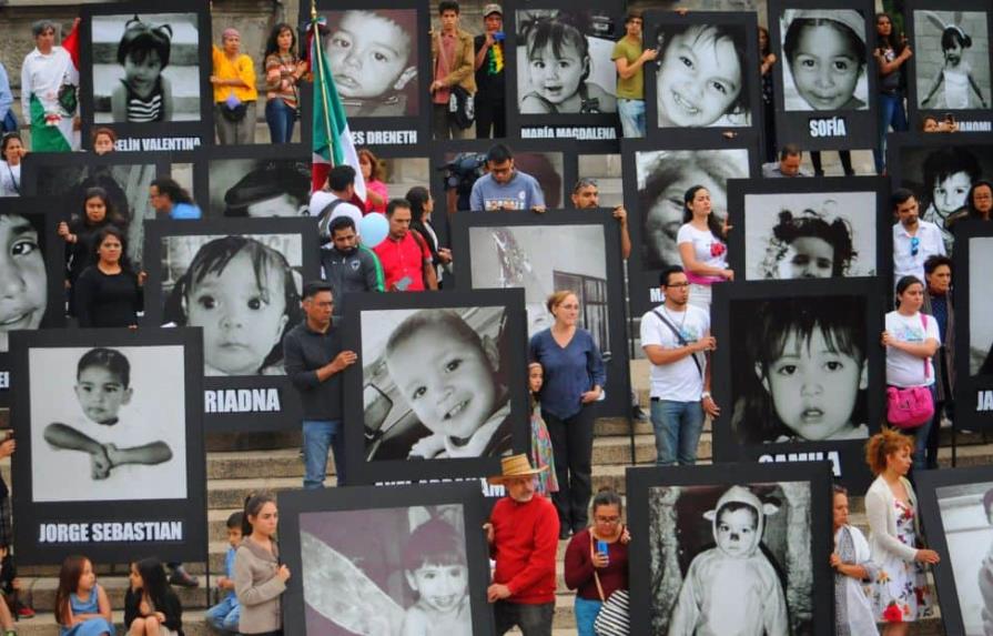 Padres de 49 niños muertos en incendio de guardería ABC protestan en México