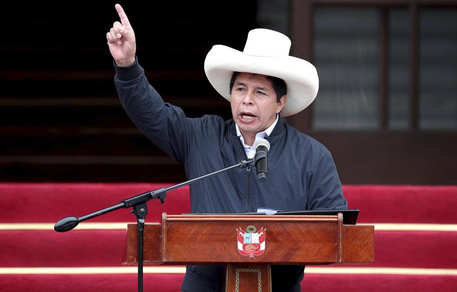 Fiscalía cita al presidente de Perú en investigación por presunta corrupción