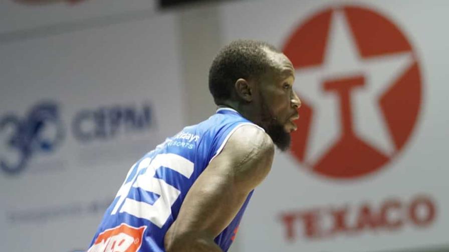 Marineros dan paliza a domicilio a los Cañeros