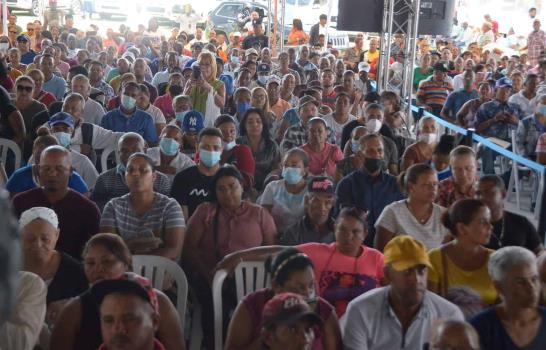 Gobierno entrega 1,176 títulos de propiedad de terrenos en Hato del Yaque, en Santiago