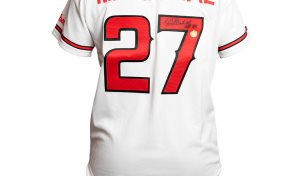 Camisetas de leyendas de Lidom que se convierten en canal de ayuda social