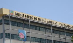 Ambulancias y unidades de SWAT salen de la sede del Ministerio de Medio Ambiente