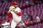 Rojos blanquean a Diamondbacks; lluvia acorta partido