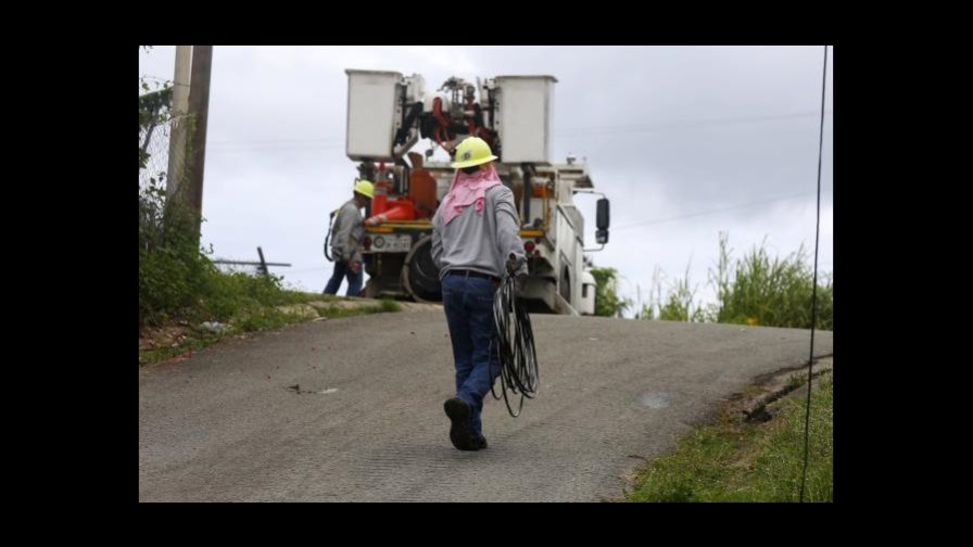 Puerto Rico anuncia proyectos para reconstruir red eléctrica Puerto Rico anuncia proyectos para reconstruir red eléctrica