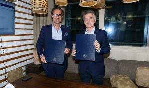 Barna firma acuerdo con expresidente de Argentina y lo hace miembro del Consejo Académico Empresarial