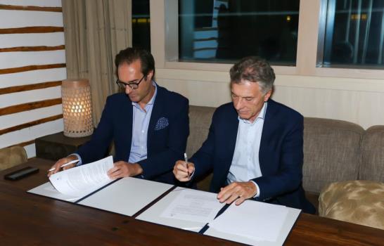 Barna firma acuerdo con expresidente de Argentina y lo hace miembro del Consejo Académico Empresarial