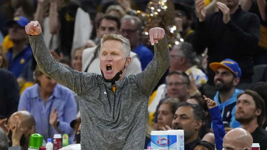 Dirigente de los Warriors apoya a Klay Thompson y elogia el juego físico de Draymond Green