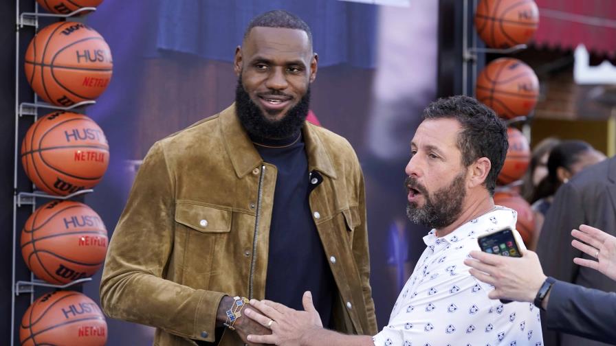 Tarjeta de colección de LeBron James opta al récord de venta en una subasta