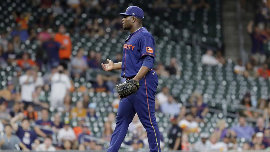 MLB suspende dirigente de Astros y a Neris; multa Servais