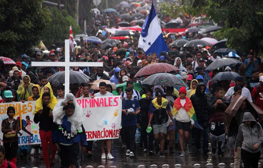 López Obrador justifica despliegue militar ante avance de caravana de 15,000 migrantes