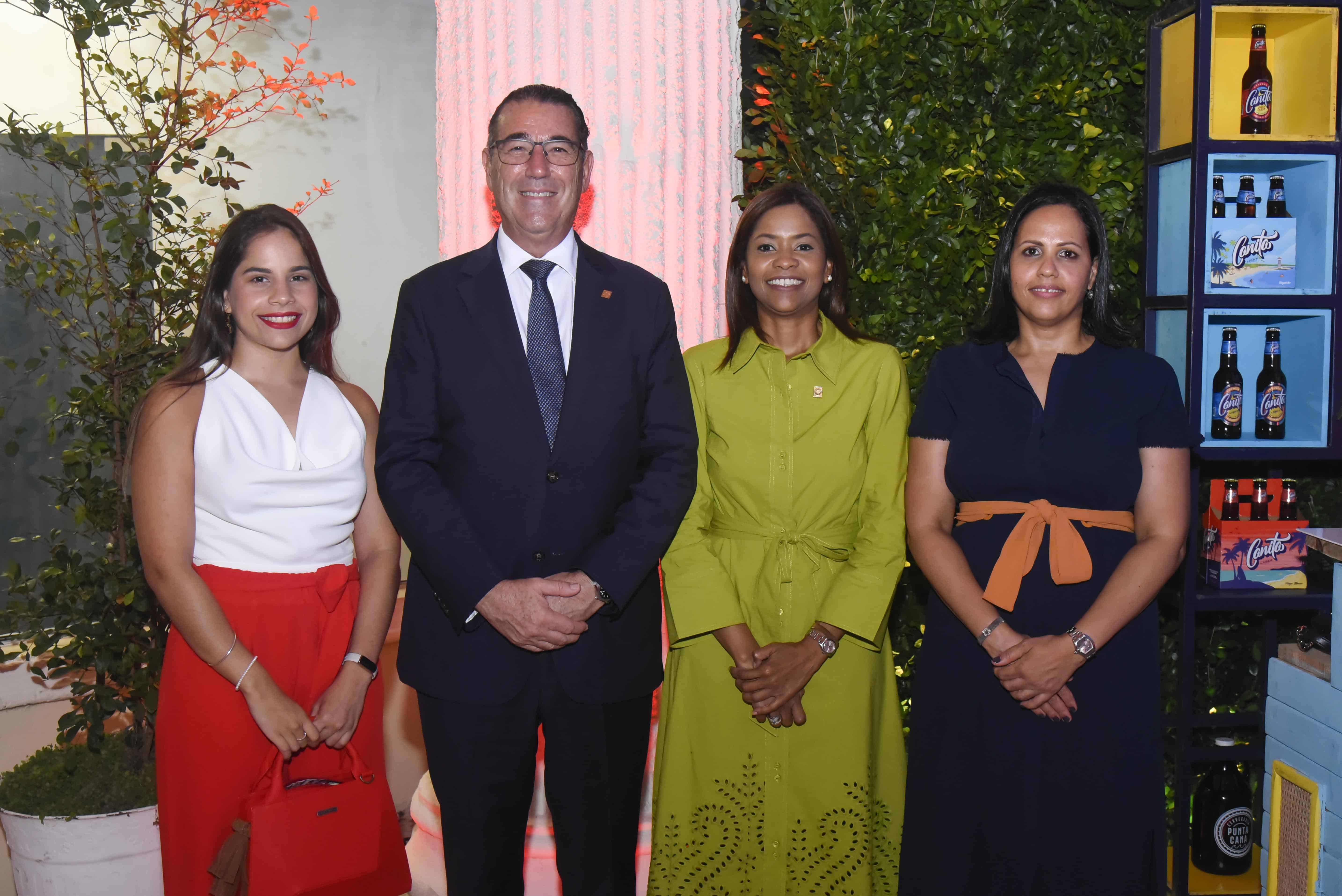 Gabriela Medina, Juan José Martin de Oliva, Karina Vallejo y Marielle Sánchez. 