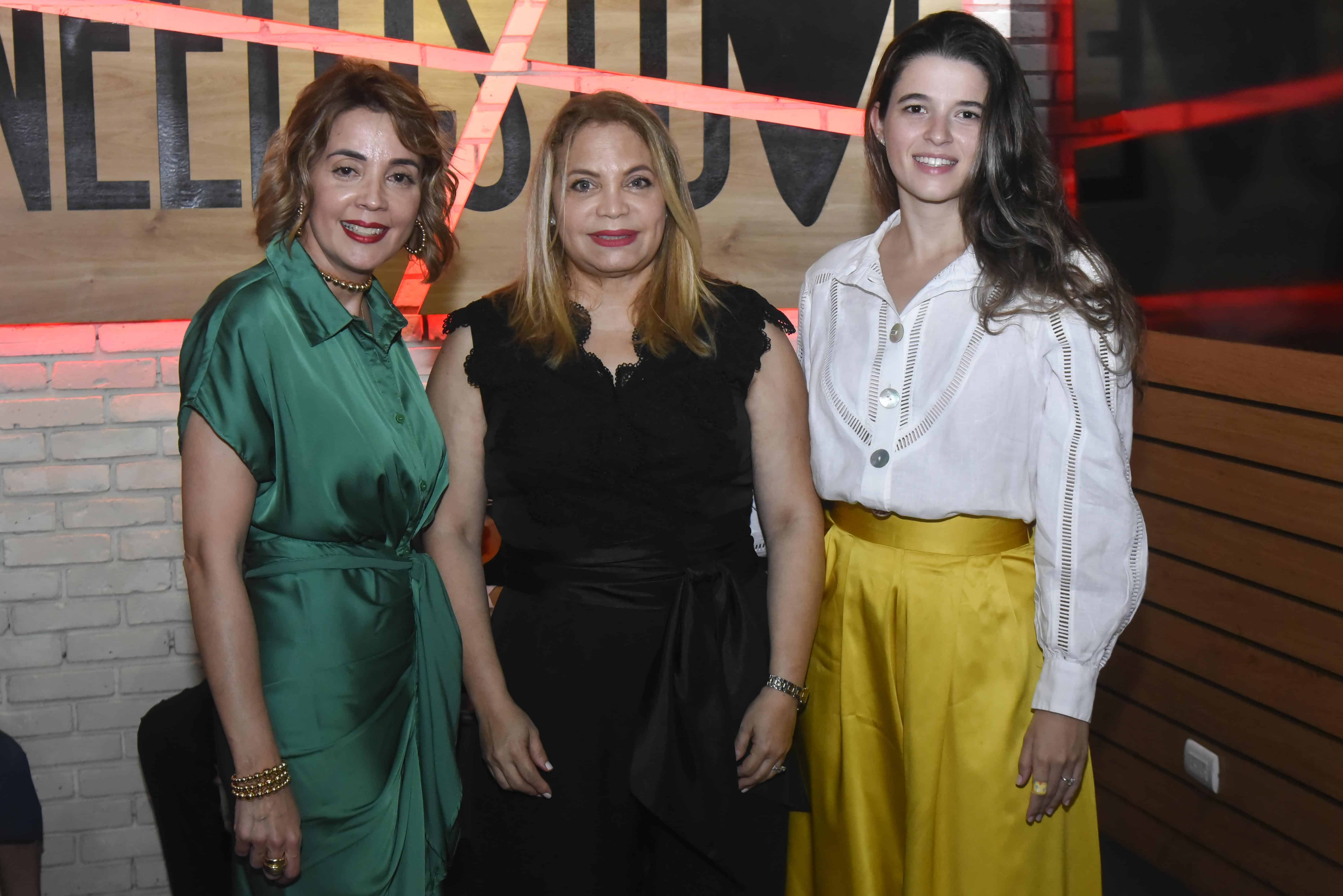 Patricia Roedán, Clara de Sánchez y Alexandra Sheldon.