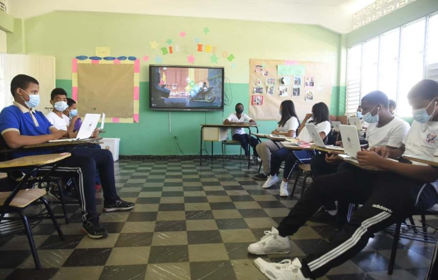 Educación ha destinado más de 18 mil millones de pesos en la compra de dispositivos electrónicos