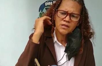 Adolescente intenta matar con machete a directora de liceo en La Romana