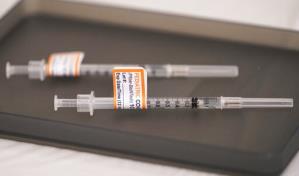 Gobernador de Florida permitirá vacunación contra Covid a menores de cinco años