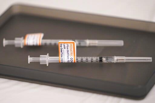 Gobernador de Florida permitirá vacunación contra Covid a menores de cinco años