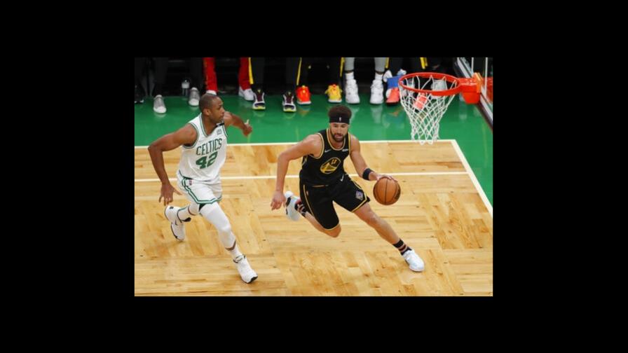 Warriors descubren que las cestas en Boston estaban muy altas Warriors descubren que las cestas en Boston estaban muy altas