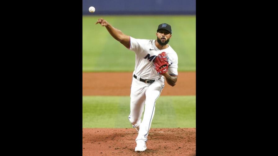 Alcántara lanza nueve innings; Marlins ganan en 10 a Nacionales