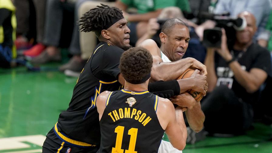 Celtics vence a Warriors y se va arriba 2-1 en la final de la NBA