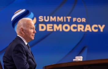 Biden ensalza el poder de las democracias en Cumbre de Américas con ausencias