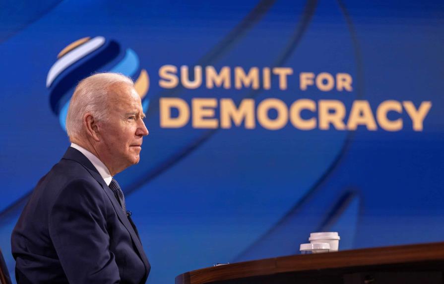 Biden ensalza el poder de las democracias en Cumbre de Américas con ausencias