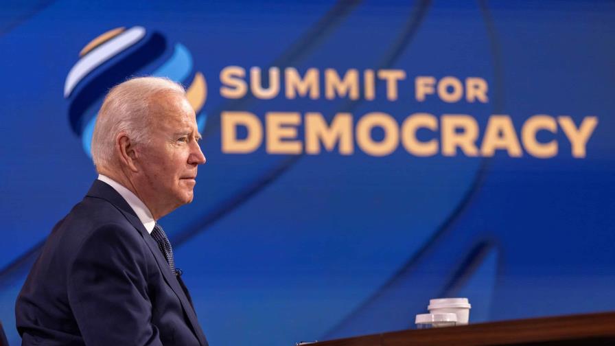 Biden ensalza el poder de las democracias en Cumbre de Américas con ausencias