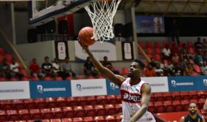 Juan Miguel Suero guía a Indios a fácil victoria sobre los Leones