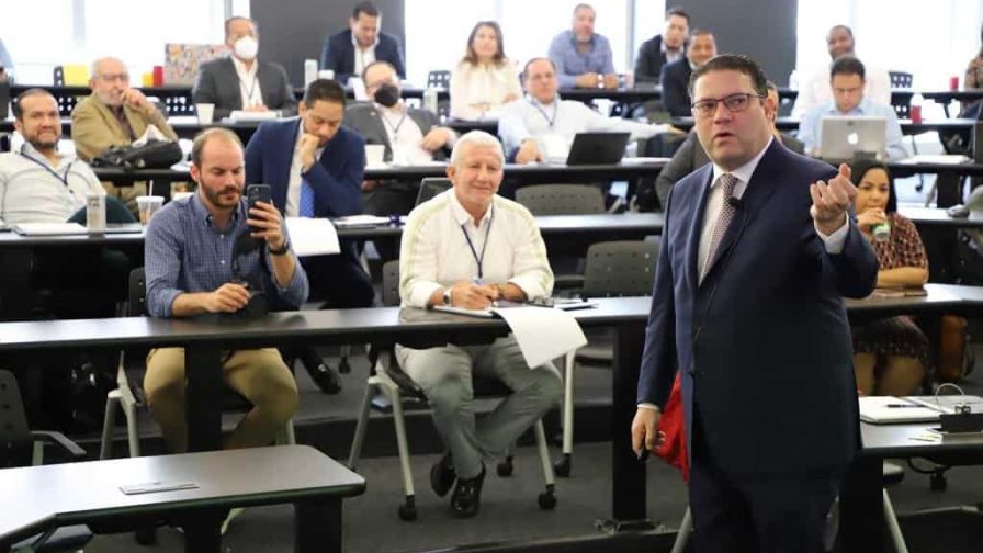 Eduardo Sanz Lovatón habla de avances aduanales del país en la George Washington University