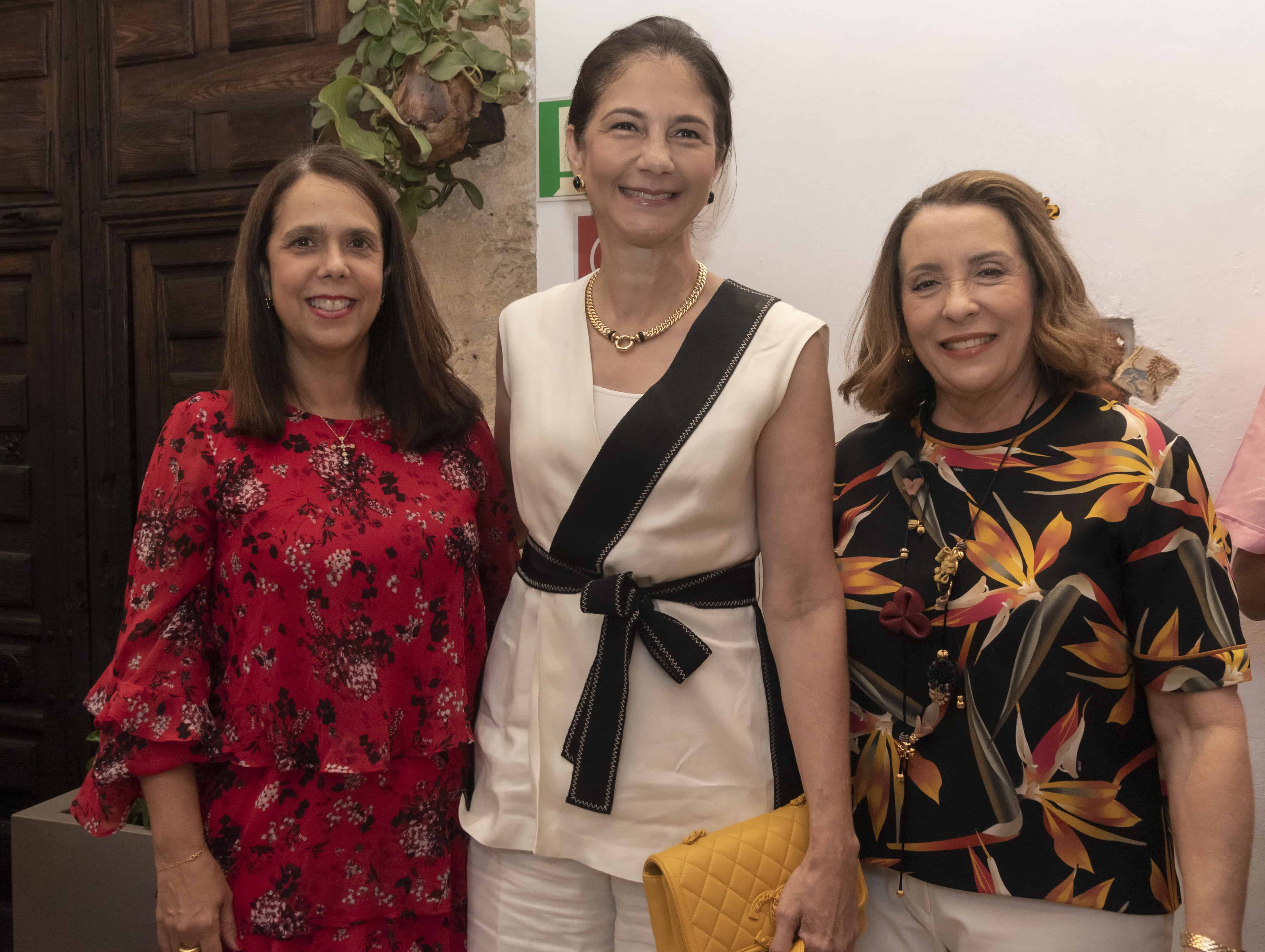 Maribel Bellapart de Castillo Maribel Haché de Fernández y Rosi Schiffino de Bonarelli.