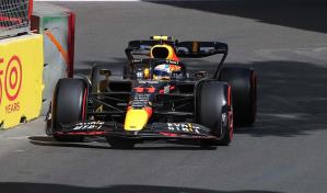 Checo dominó el primer libre en Bakú; Sainz fue cuarto y Alonso, quinto