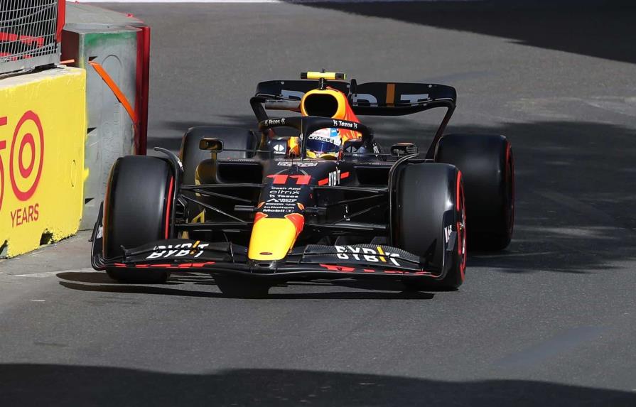 Checo dominó el primer libre en Bakú; Sainz fue cuarto y Alonso, quinto