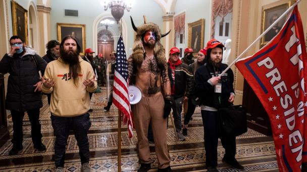 El comité que investiga el asalto al Capitolio muestra un escalofriante video