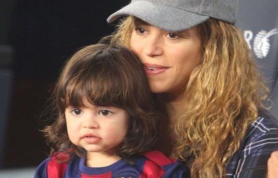 Shakira y Piqué captados separados durante partido de su hijo Milan