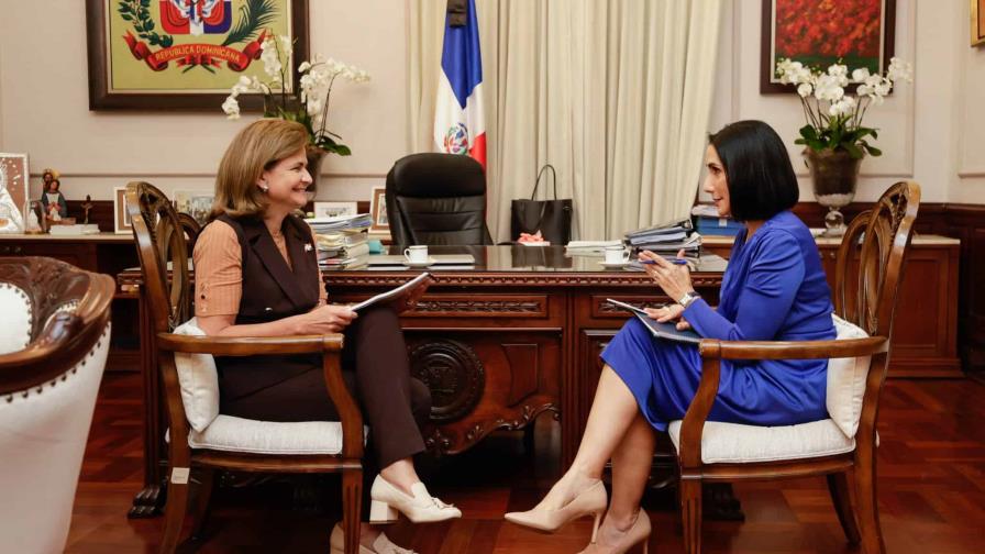 Vicepresidenta y primera dama se reúnen en el Palacio Nacional