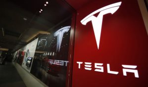 Tesla prepara una división de acciones de tres por cada una