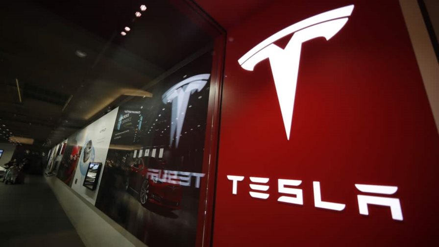 Tesla prepara una división de acciones de tres por cada una Tesla prepara una división de acciones de tres por cada una