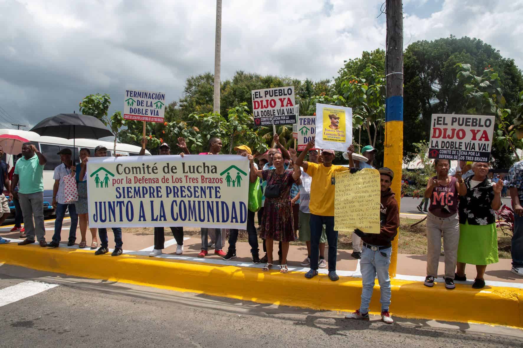 Manifestantes en Los Tres Brazos.
