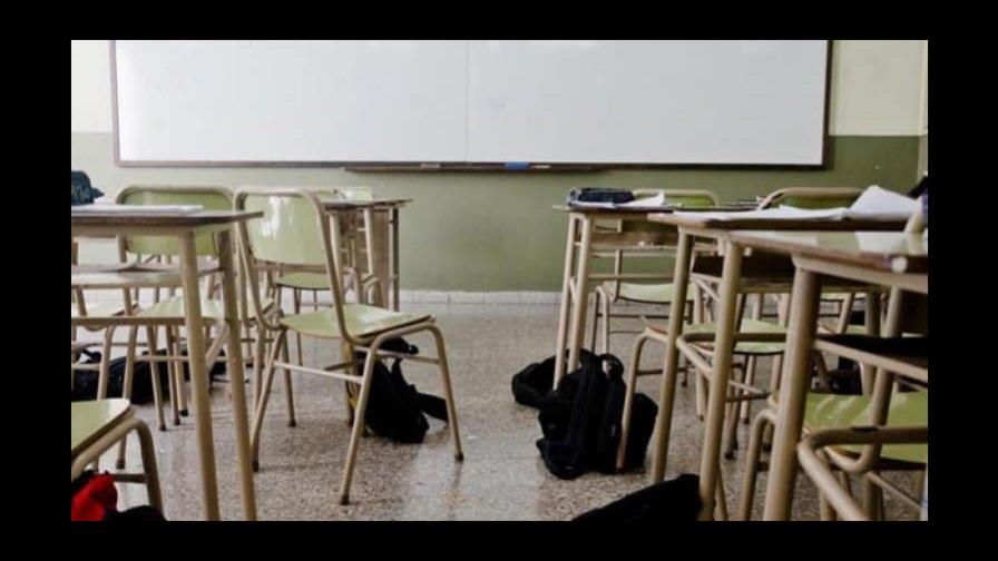 Buenos Aires prohíbe a los maestros usar chiques o tod@s en las escuelas