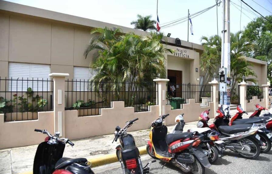 Varían prisión por arresto domiciliario a regidor acusado de violar menor en Santiago Rodríguez