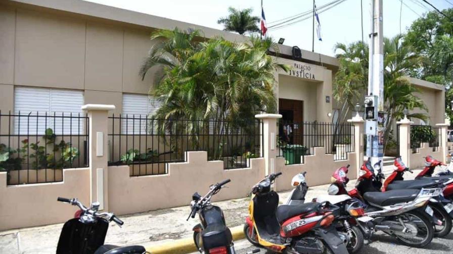 Varían prisión por arresto domiciliario a regidor acusado de violar menor en Santiago Rodríguez Varían prisión por arresto domiciliario a regidor acusado de violar menor en Santiago Rodríguez