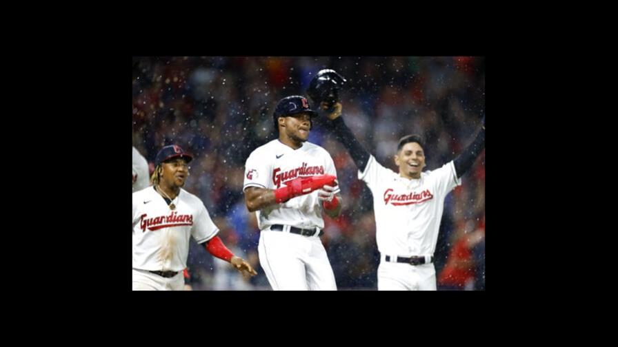 Guardianes remontan en la 9na. con la ofensiva de José Ramírez