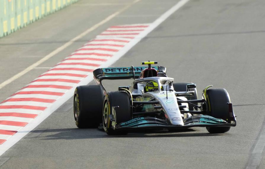 Lewis Hamilton optimista pese a mal inicio de Mercedes en F1