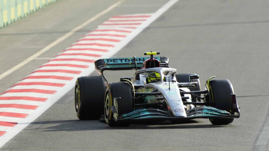 Lewis Hamilton optimista pese a mal inicio de Mercedes en F1 Lewis Hamilton optimista pese a mal inicio de Mercedes en F1