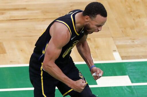 Curry brilla con 43 puntos; Warriors empatan Finales