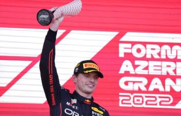 Verstappen gana en Azerbaiyán y abandono de Leclerc