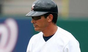 Las Estrellas Orientales contratan a Mike Guerrero como coach de banca