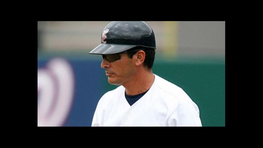 Las Estrellas Orientales contratan a Mike Guerrero como coach de banca