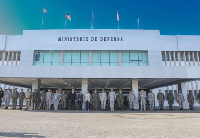Ministerio de Defensa sube compensación económica para miembros en retino